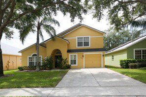 Exterior - Fantastic 5 Bedroom/4 Bath Pool Home Just 20 Minutes From Disney (Clermont)