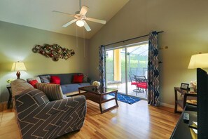 TV, DVD player, table football - Fantastic 5 Bedroom/4 Bath Pool Home Just 20 Minutes From Disney (Clermont)