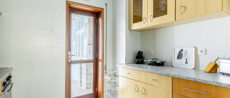 Frigorífic, microones, forn i placa de cuina