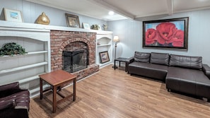 Smart TV y chimenea 