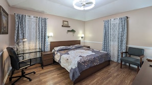 4 habitaciones, tabla de planchar con plancha, internet y ropa de cama 