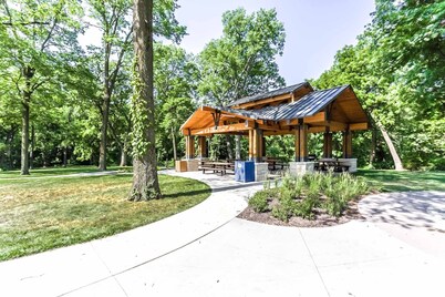 Perfect retreat for family, friends or colleagues - spacious single family in OP