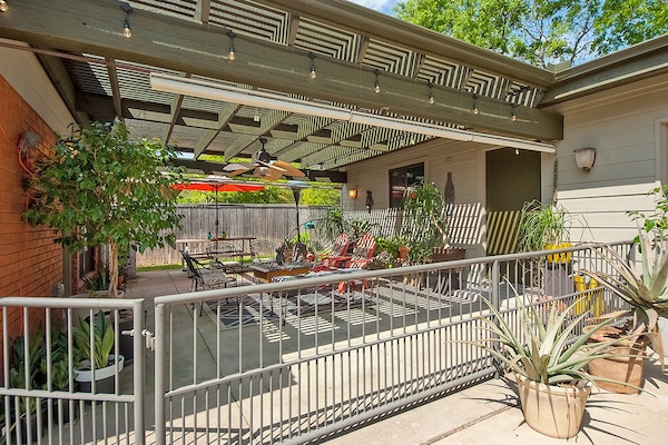 屋外ダイニングエリア