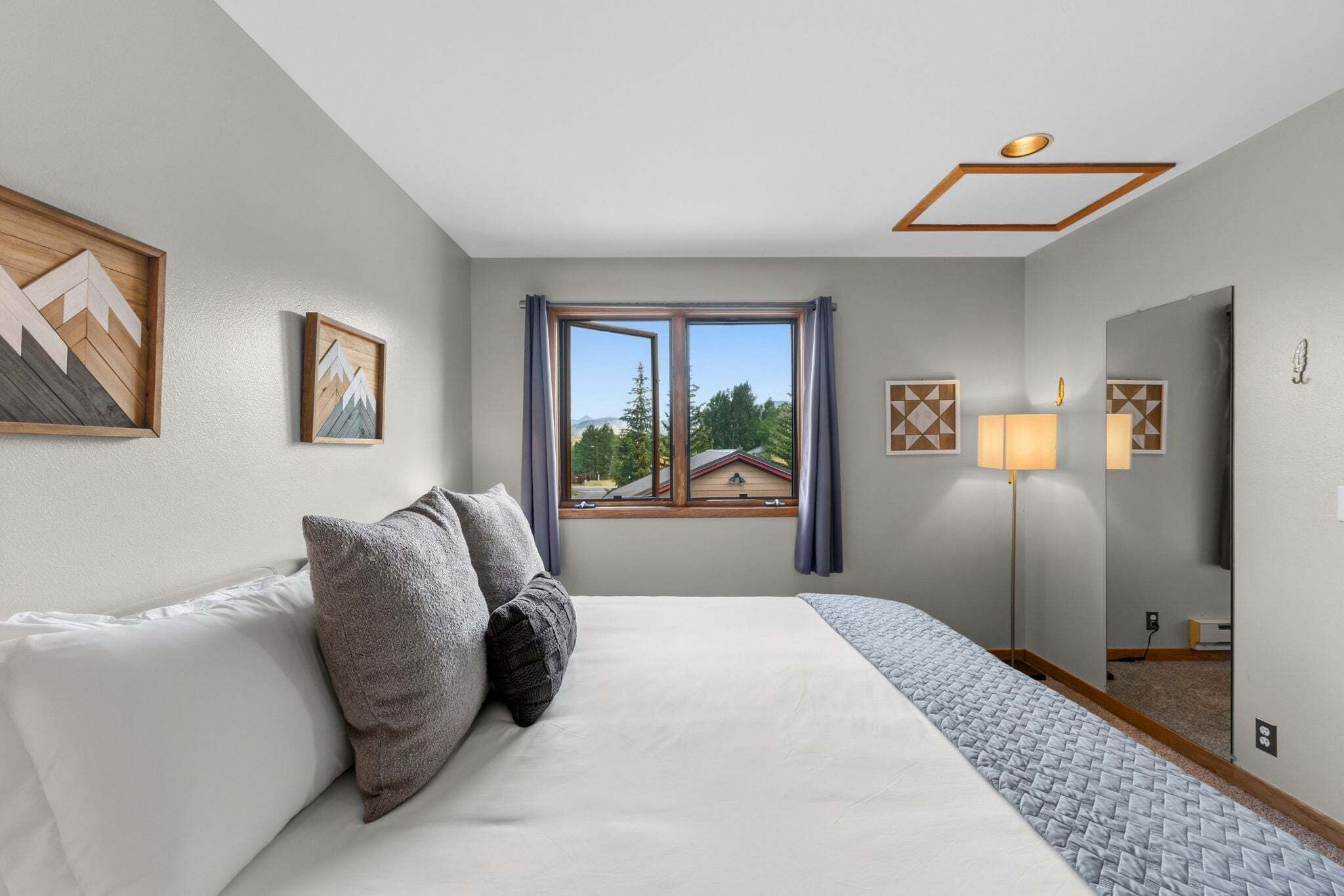 1 habitación, tabla de planchar con plancha, wifi gratis y ropa de cama 