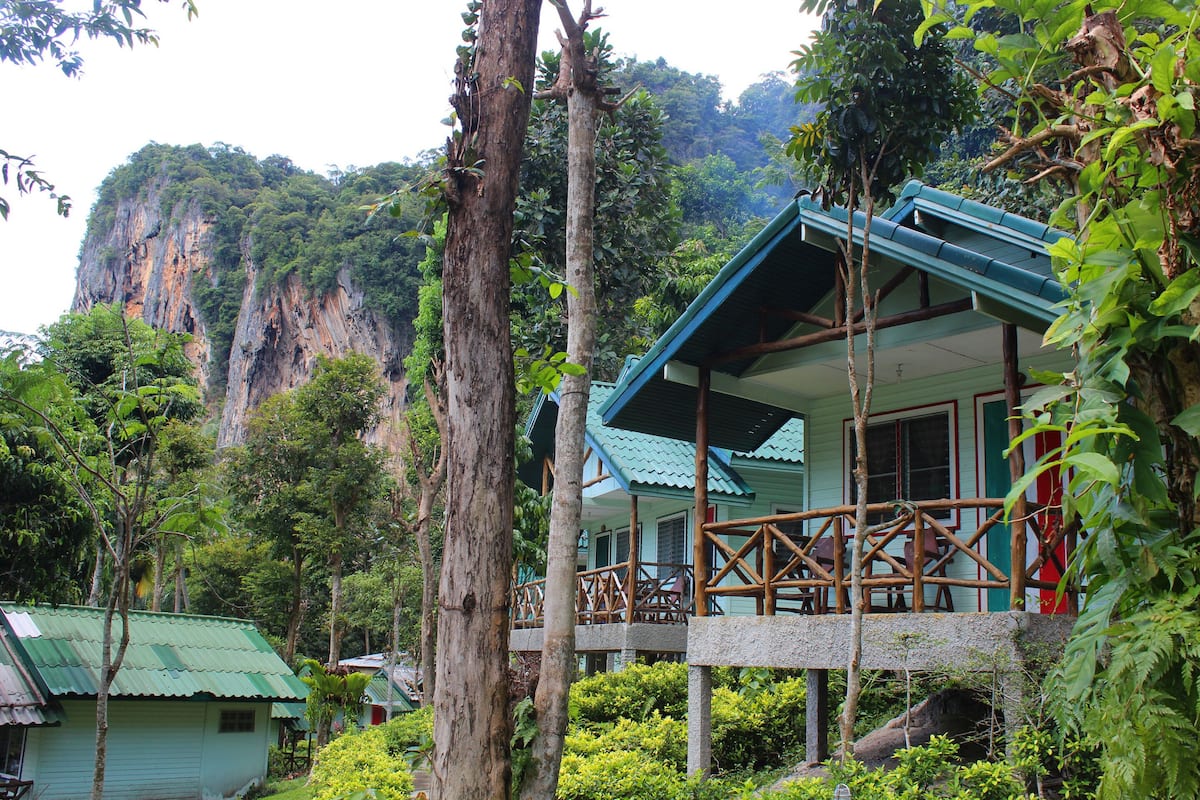 Hillside Bungalows | Terrace/patio