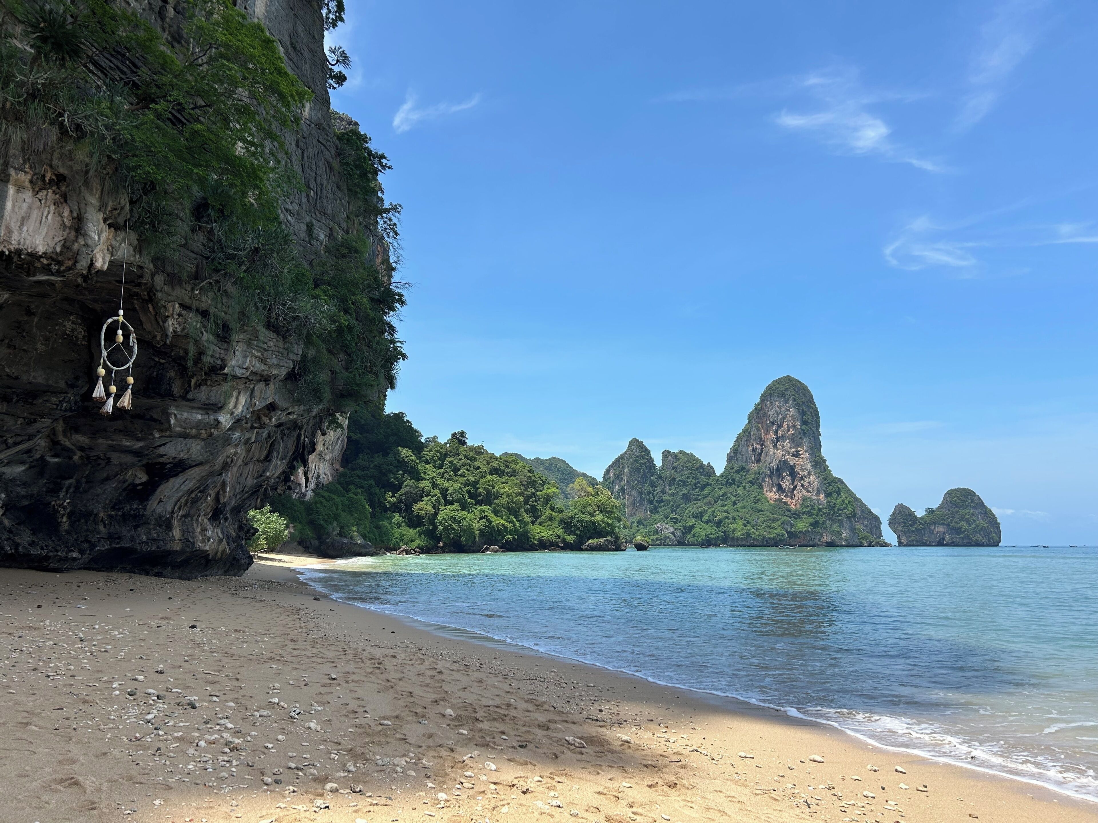 Gần bãi biển, quán bar trên bãi biển 