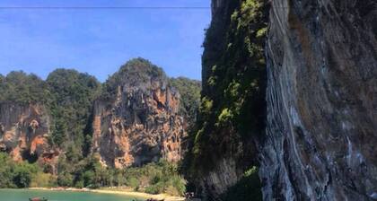 Chill Out Bar and Bungalows