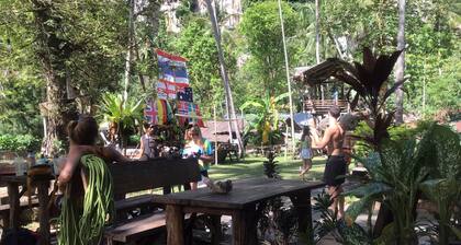 Chill Out Bar and Bungalows