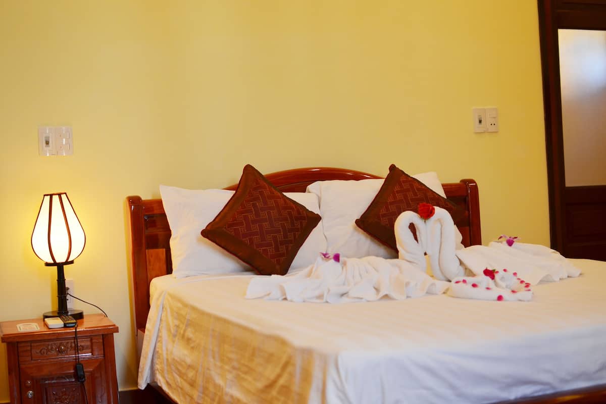 Doppia Deluxe, 1 letto king, non fumatori | Minibar, una scrivania, Wi-Fi gratuito, lenzuola