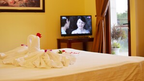 豪華雙人房, 1 張特大雙人床, 非吸煙房 | 迷你吧、書桌、免費無線上網、床單