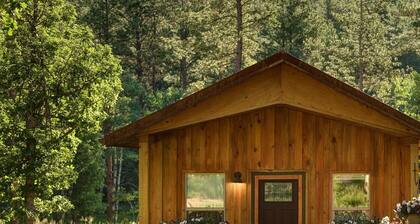 Spectacular setting, amenities, and centrally located to Mt. Rushmore and Custer State Park, and hiking. Wi-Fi. Excellent cell service (Verizon & ATT). Private campfire. Off-season discounts. No extra fees.