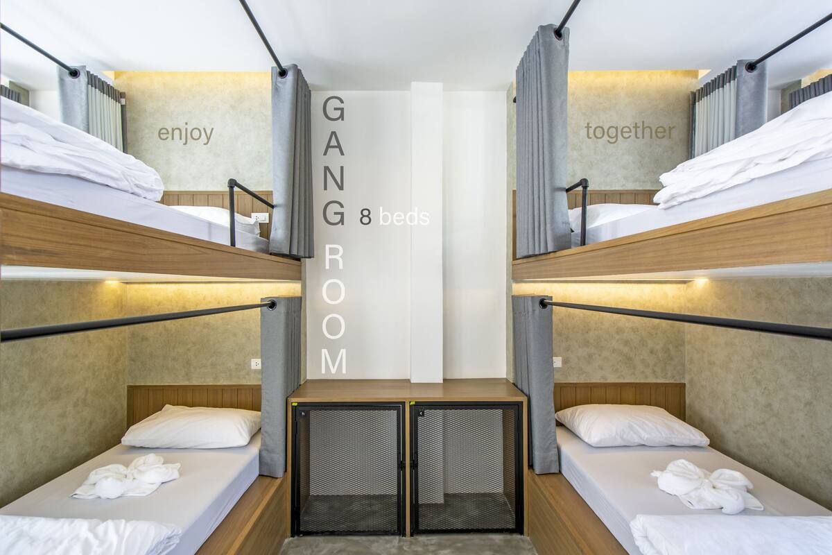 Gang Room | 免費無線上網、床單