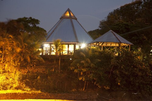 Vesi edessä Casita trooppisessa yhden hehtaarin tila