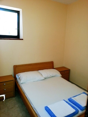 2 bedrooms, WiFi, bed sheets