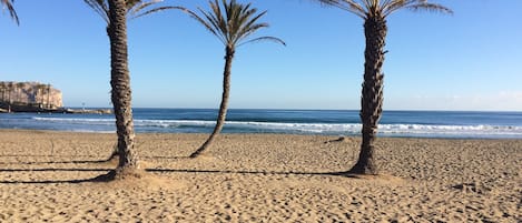 Plage à proximité, chaises longues