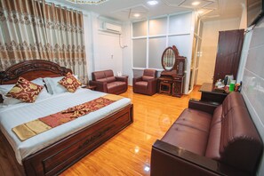 Minibar, coffres-forts dans les chambres, bureau, rideaux occultants