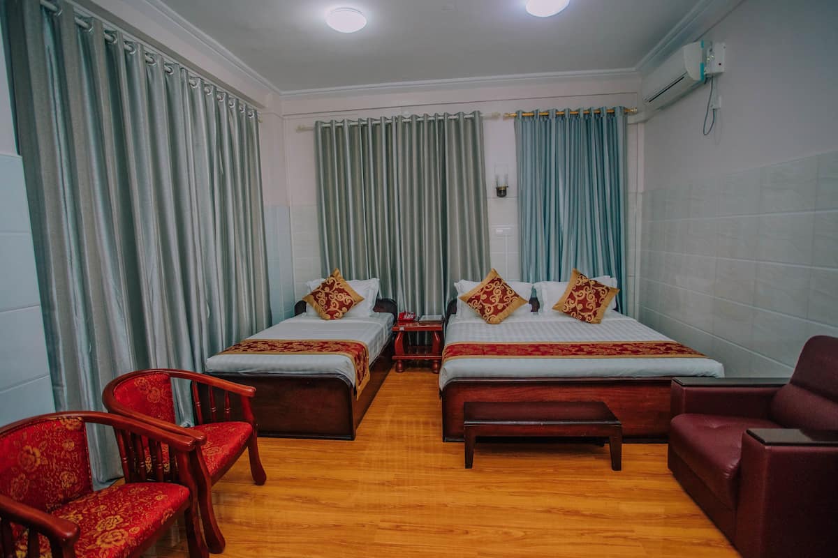 Deluxe Triple Room | Minibar, in-room safe, desk, blackout curtains
