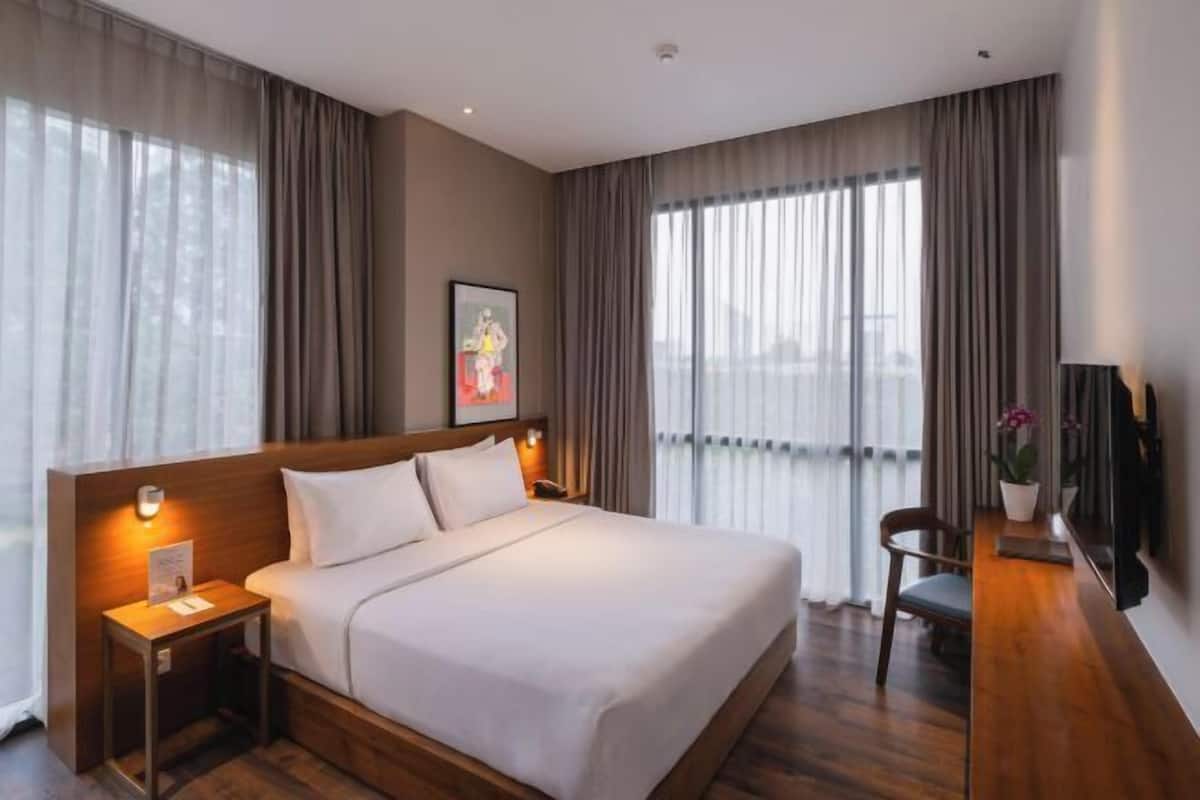 Minibar, in-room safe, desk, blackout curtains