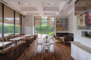 Breakfast, lunch, dinner served; local cuisine  - Veranda Serviced Residence Puri (Jakarta)