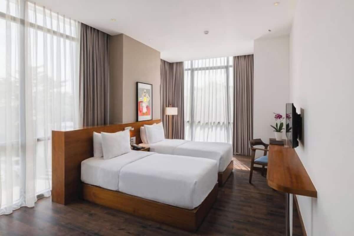Minibar, in-room safe, desk, blackout curtains