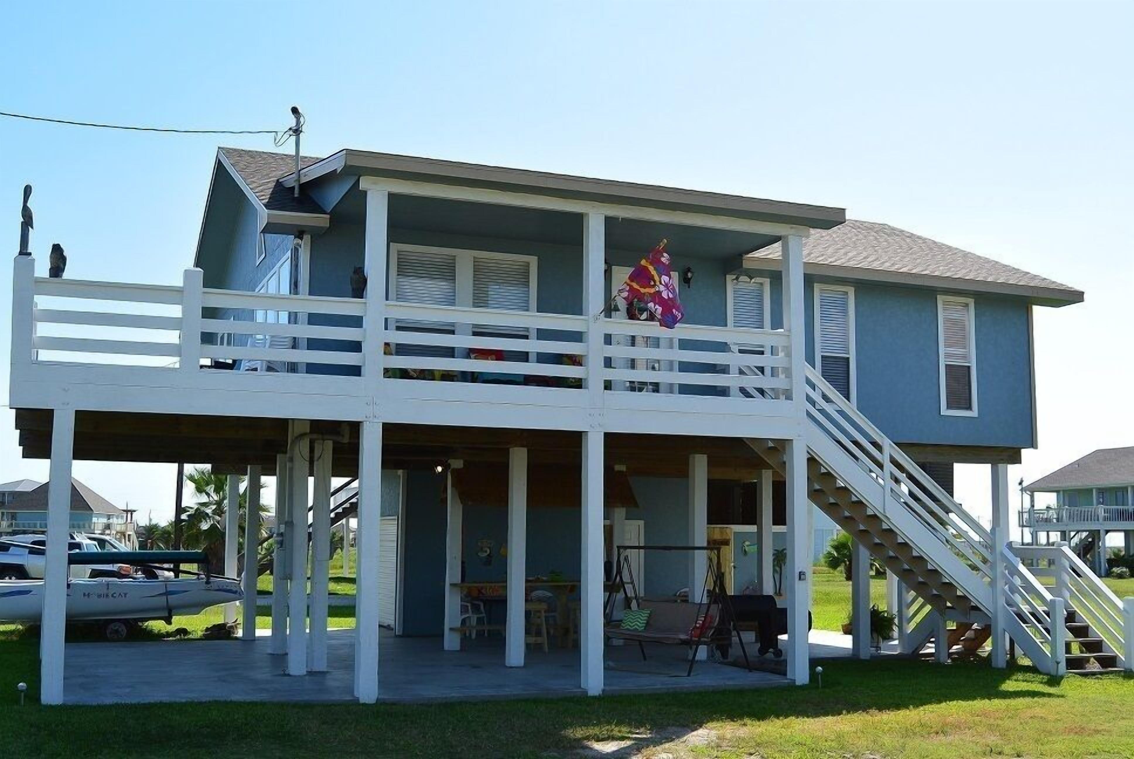 Kokomo Jo's -Charming 3 Bedroom, close to beach with view. Special touches!