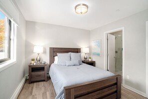 3 bedrooms, iron/ironing board, WiFi, bed sheets - Modern Lake View Condo Located Downtown Saugatuck with Spacious Rooftop Patio (Saugatuck)