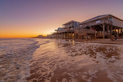 Beach Front On Pedestrian Beach - bare feet to beach_Sept 21-26_200nt+10% Off