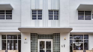 تفاصيل الفندق من الخارج