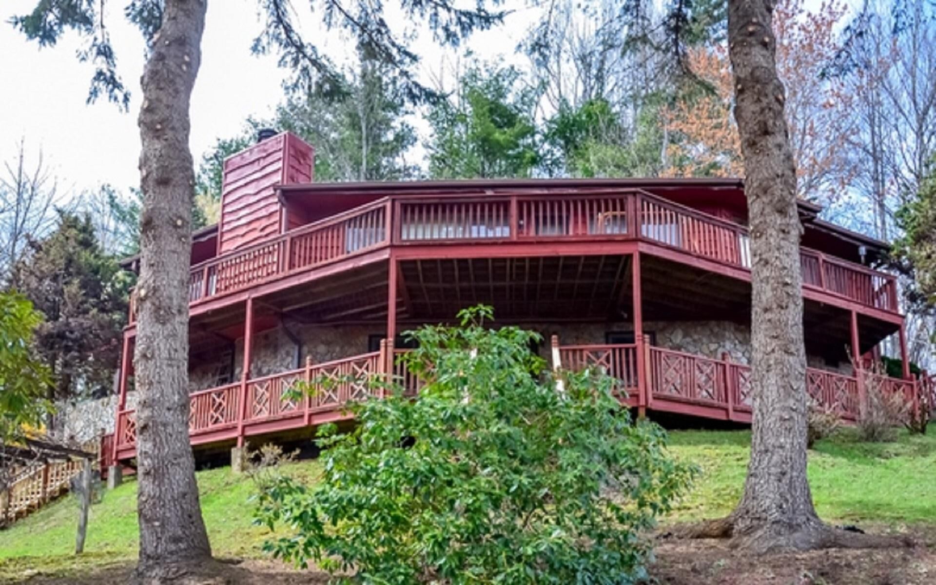 Blue Ridge Mountain family home in Fleetwood Falls