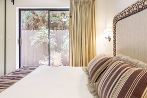 4 bedrooms, iron/ironing board, travel cot, free WiFi