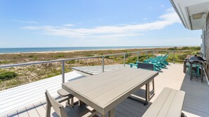 Outdoor dining - Award Winning Ocean Front Architectural Gem 
[Home Share per VA Beach Zoning] (Virginia Beach)