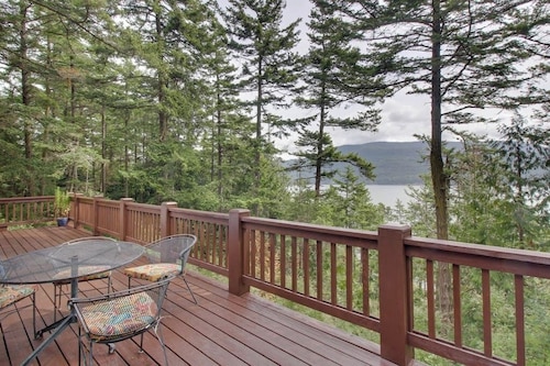 Renovated, dog-friendly home with hot tub, fire pit and sound views