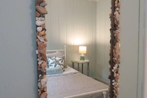 4 Schlafzimmer, Schreibtisch, Reisekinderbett