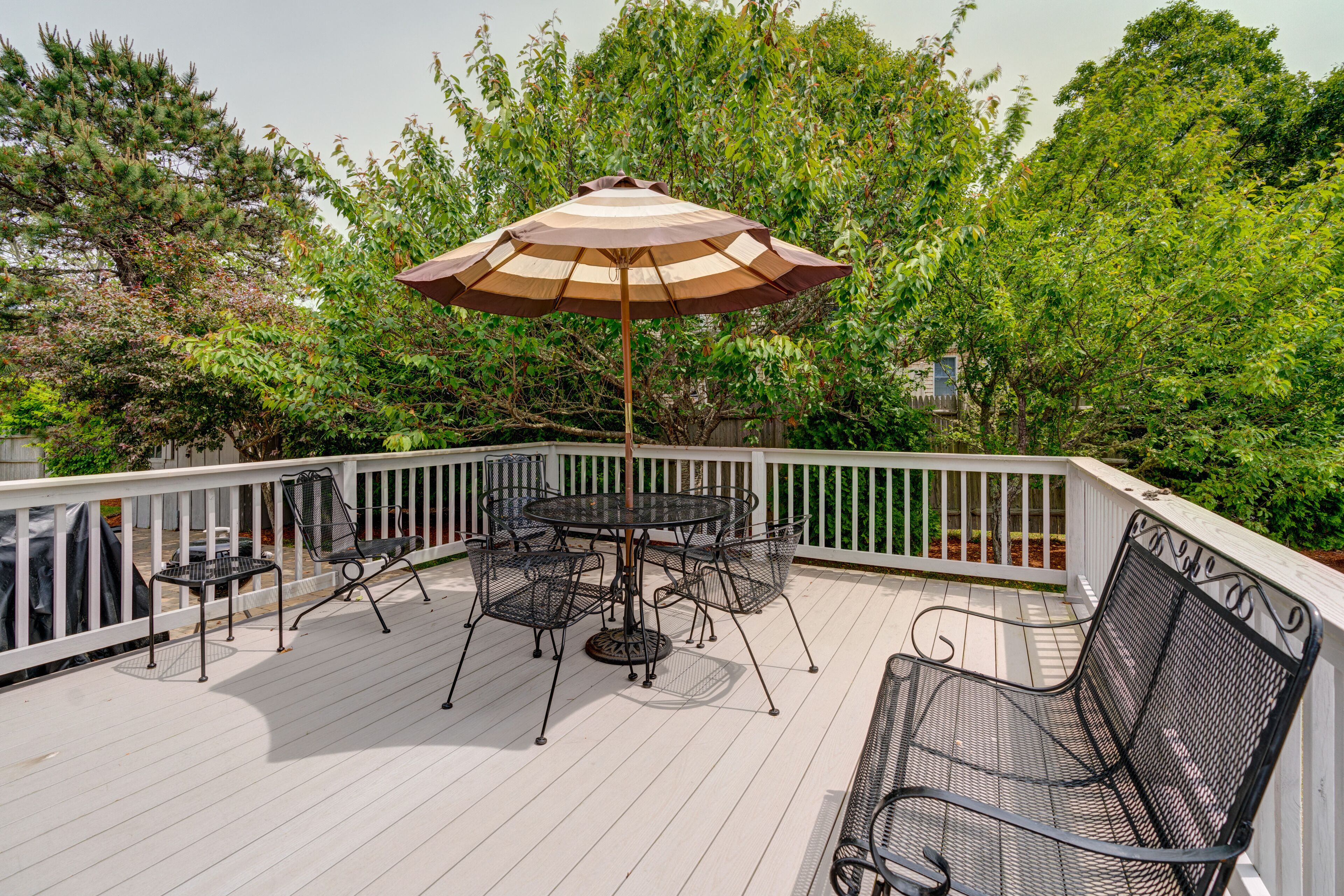 Classic home with deck, patio & yard - walk to Cockle Cove & Forest Beaches
