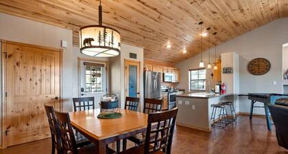 Spacious Cabin w/Wild Horses+National Forest+Dog Friendly+White Mountain Views