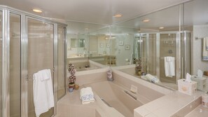Combined shower/bathtub, jetted bath, towels - Oceanfront Paradise with Luxury Amenities | Tradewinds 706 (New Smyrna Beach)