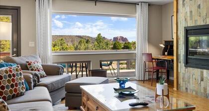 Modern Cottage - Views, Privacy, Hot Tub, Walk to Town