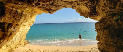 Spiaggia | Sulla spiaggia, lettini da mare, teli da spiaggia