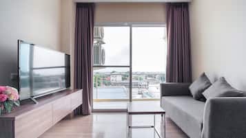 Suite, 1 Bedroom | 1 bedroom, in-room safe, free WiFi, bed sheets