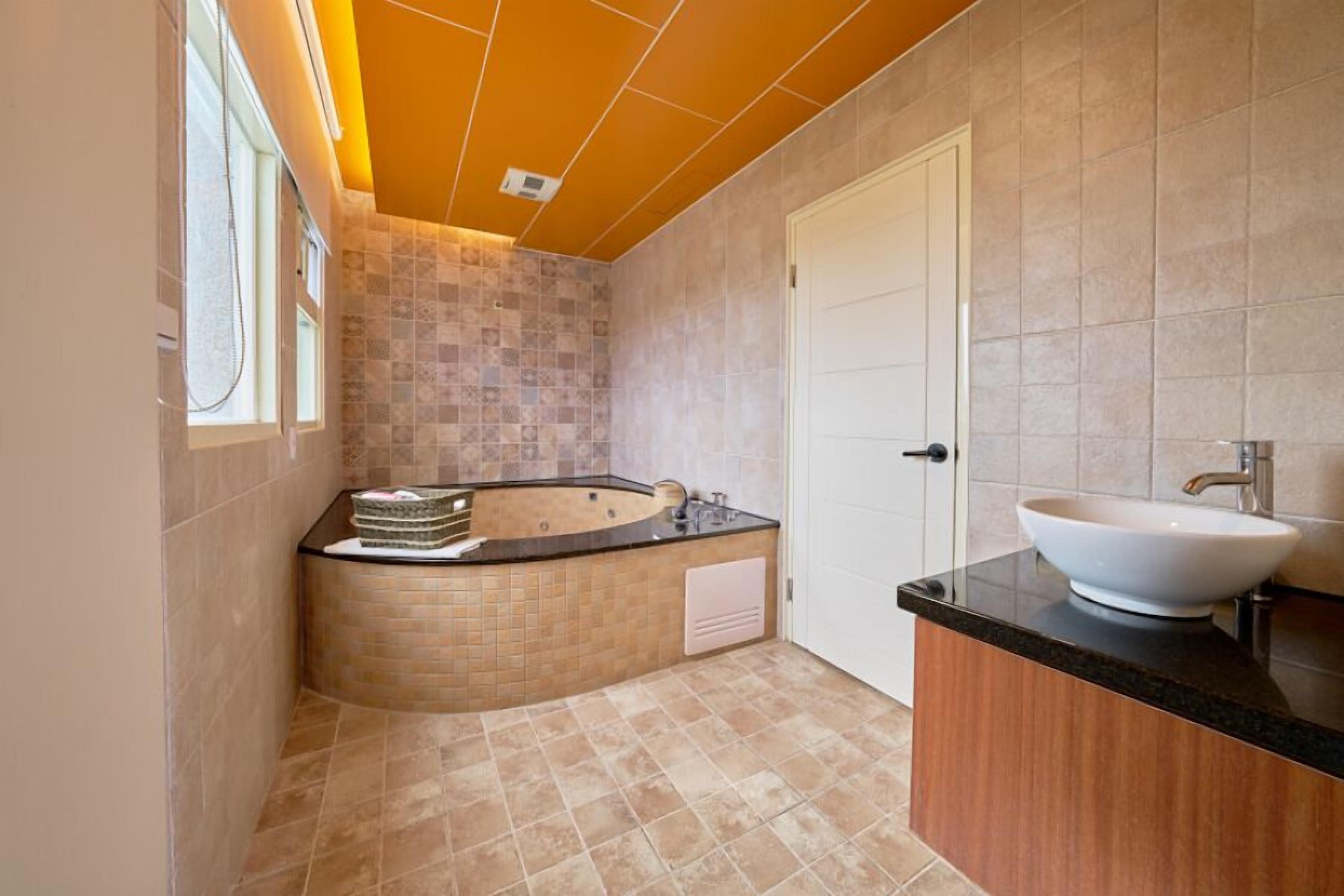 classic double room | bathroom | separate bathtub and shower, spring water bathtub, free toiletries