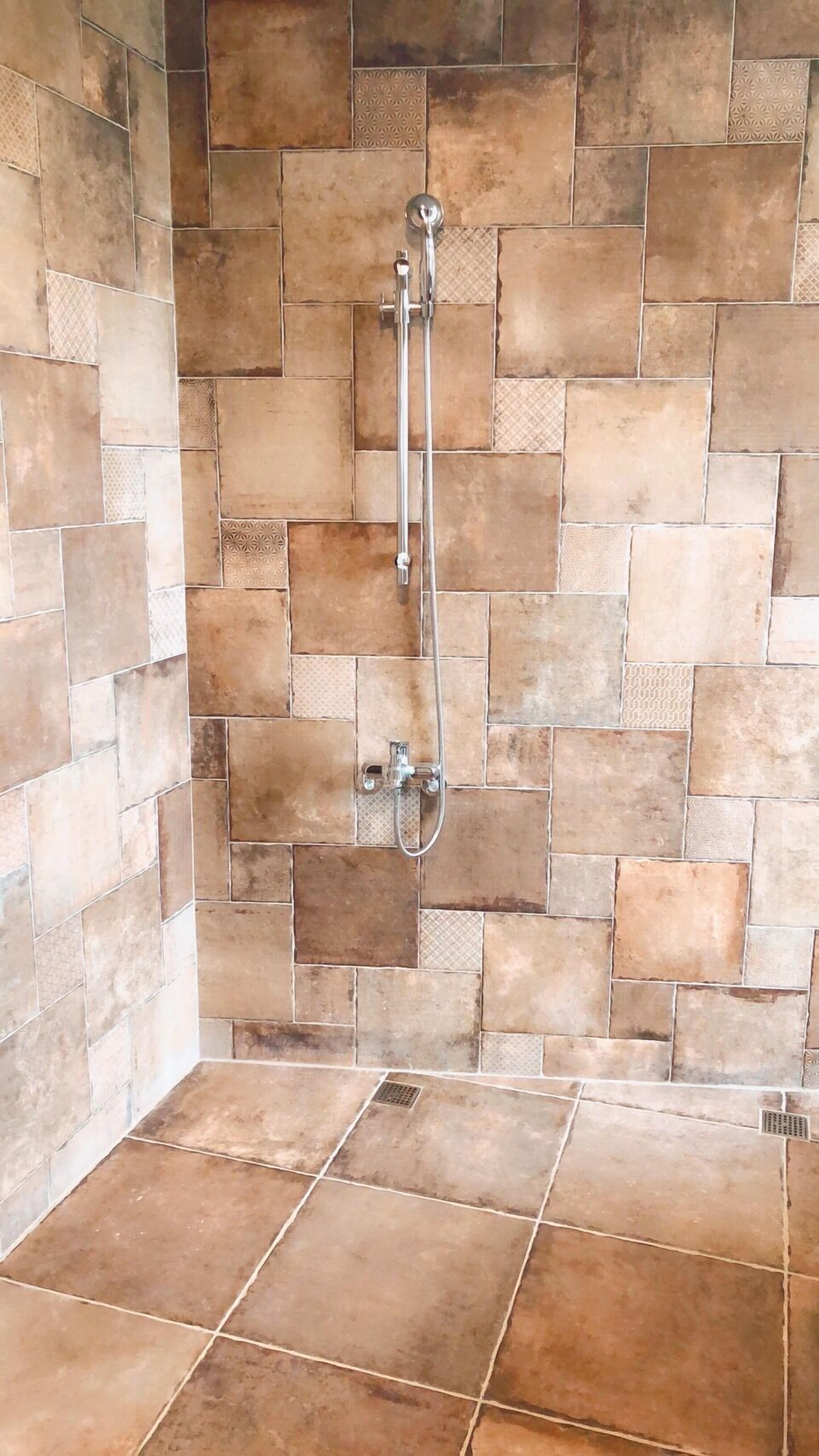 grand quadruple room | bathroom shower