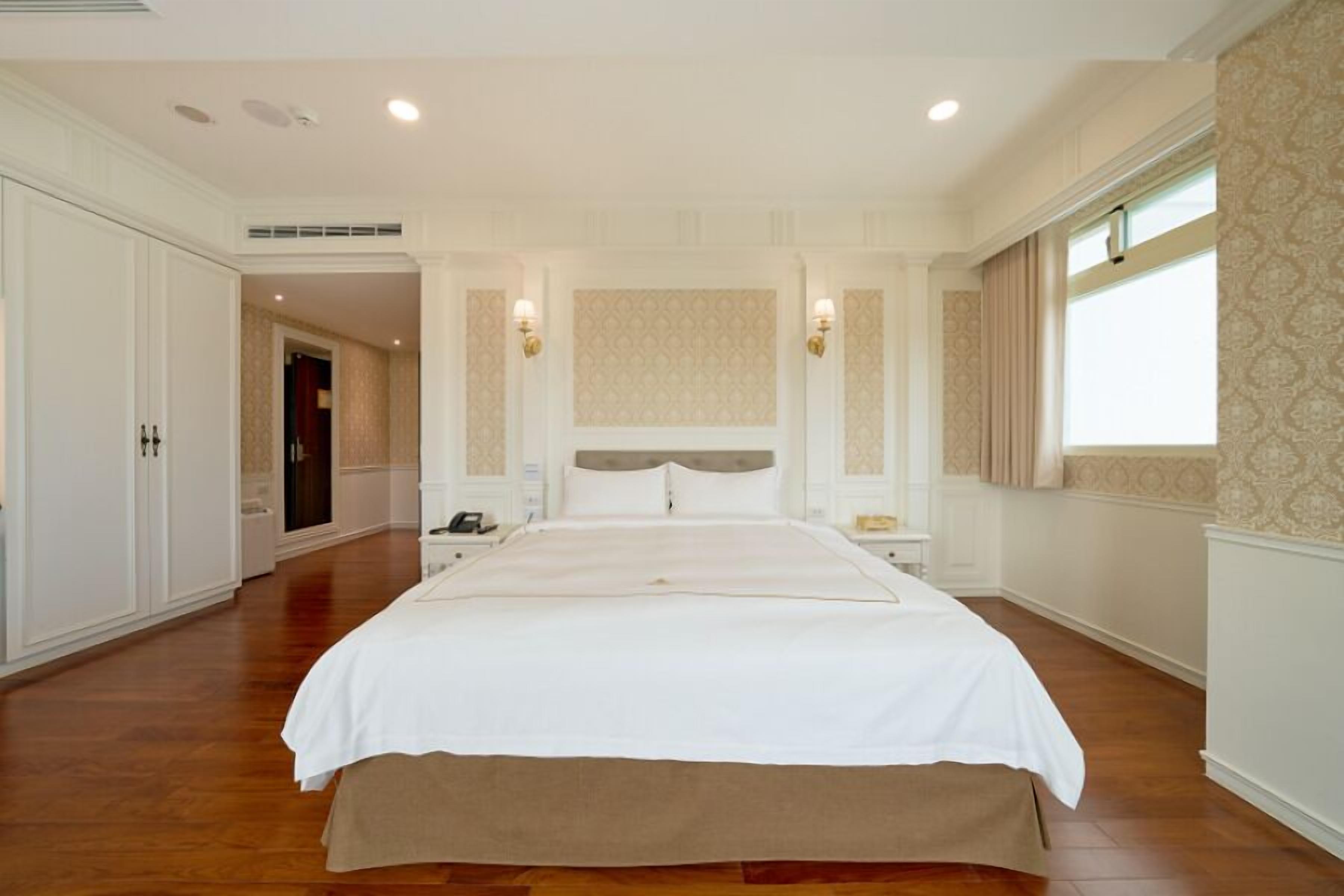 deluxe double room | 1 bedroom, premium bedding, desk, blackout curtains