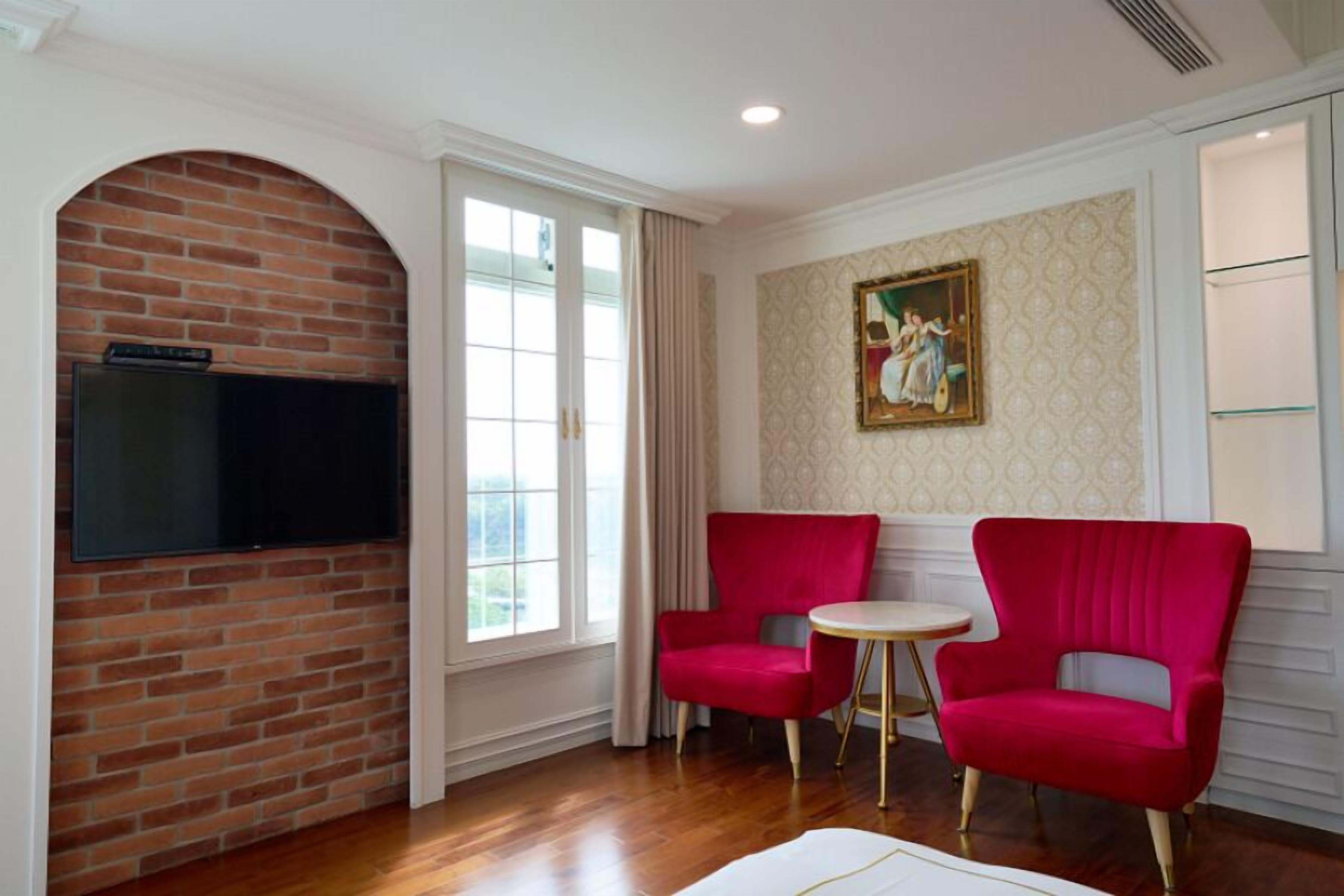 Deluxe Double Room | 1 bedroom, premium bedding, desk, blackout drapes