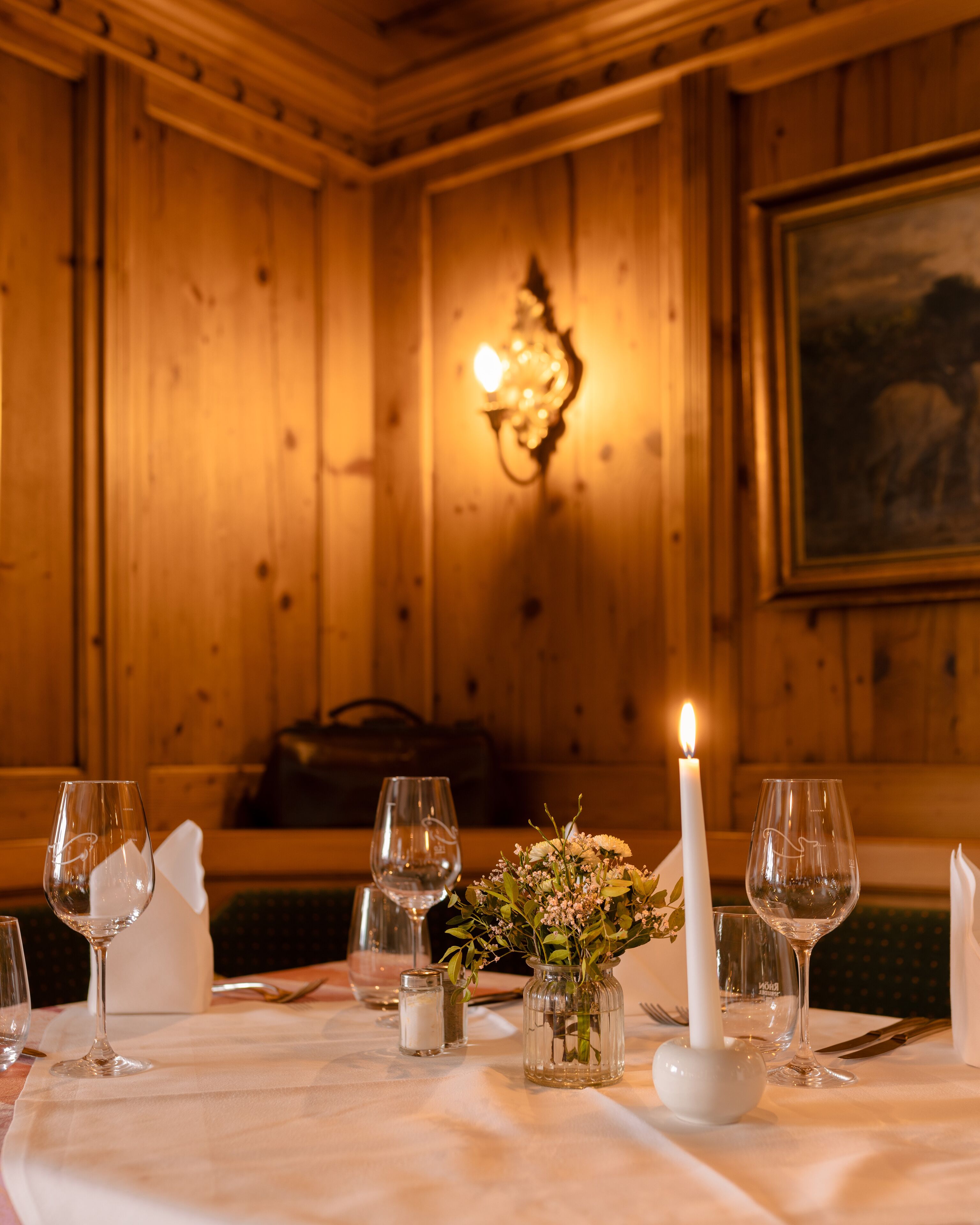 2 Restaurants, Frühstück, Mittagessen, lokale und internationale Küche