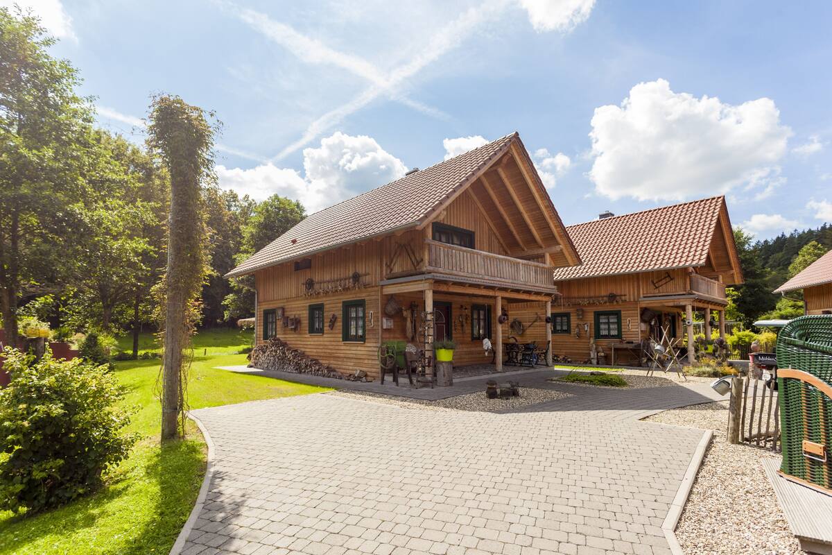 ชาเลท์ | เครื่องนอนระดับพรีเมียม, ผ้านวมขนเป็ด, มินิบาร์, โต๊ะทำงาน