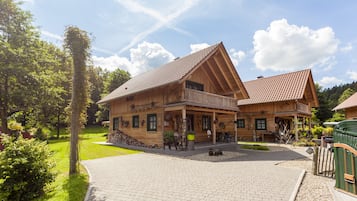 Chalet | Premium bedding, down comforters, minibar, individually decorated