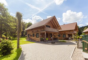 Chalet | Premium bedding, down comforters, minibar, individually decorated