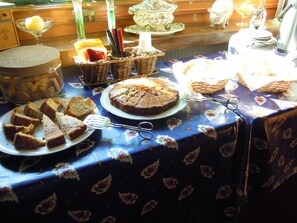 Daily buffet breakfast for a fee - Podere La Piana (Fivizzano)
