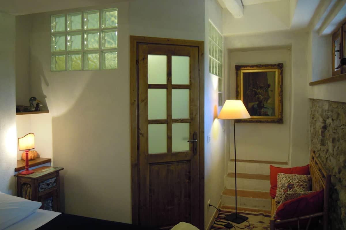 Classic Apartment, 2 Bedrooms (Olivo)