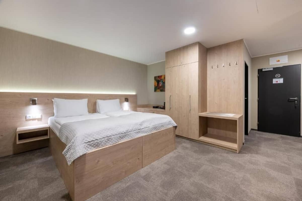 executive double or twin with extra bed | 1 bedroom, hypo-allergenic bedding, select comfort beds, minibar